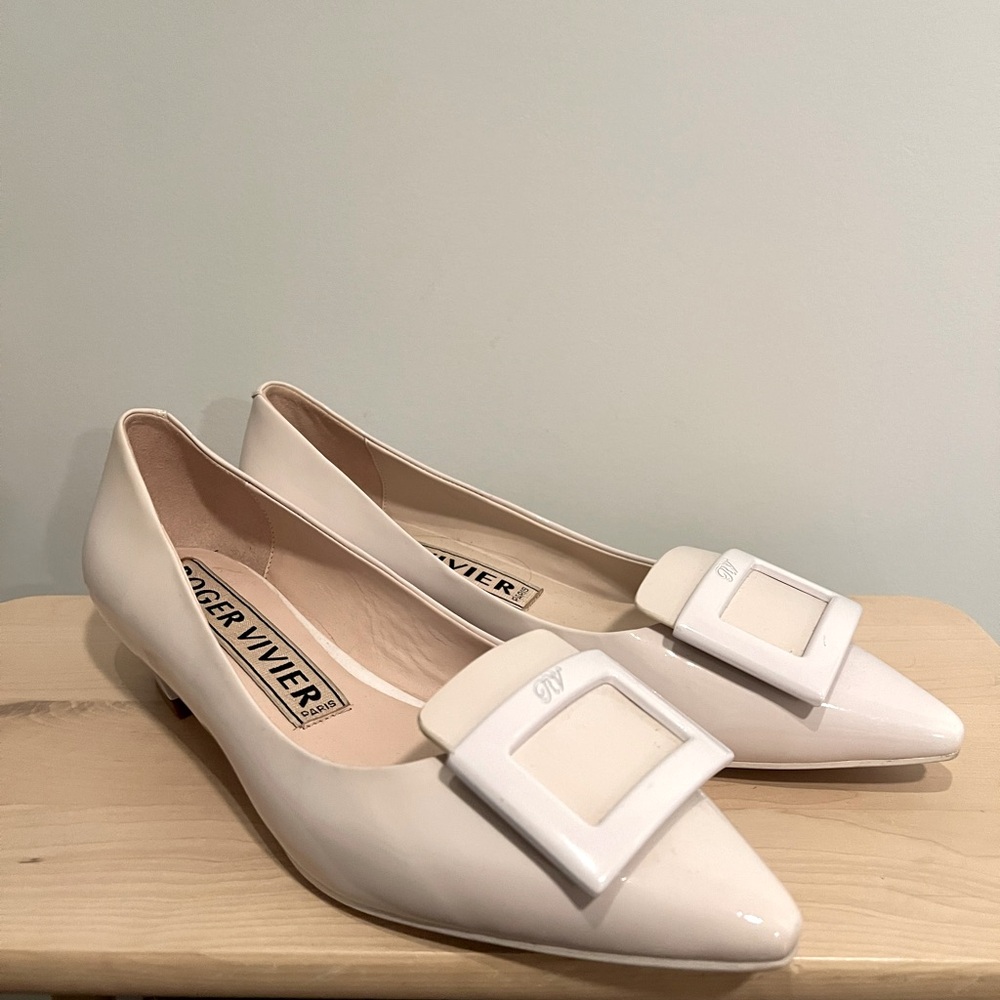 Roger Vivier Cream Flats - Picture 2 of 7